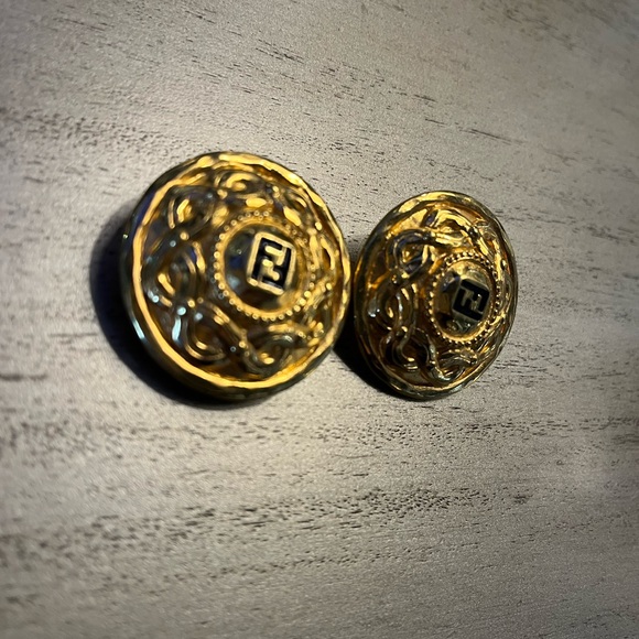 Vintage Fendi clip on earrings 🥰 - Picture 2 of 11